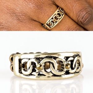 NWT PAPARAZZI Ring